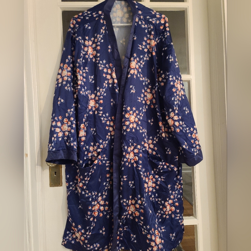 Morgan Lane Fabfitfun silky floral robe